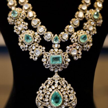 Kundan Necklace with Emerald Stones
